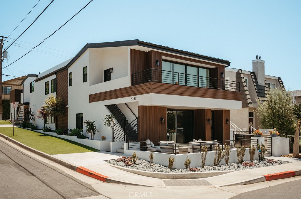 Corner elevation on Iris Avenue