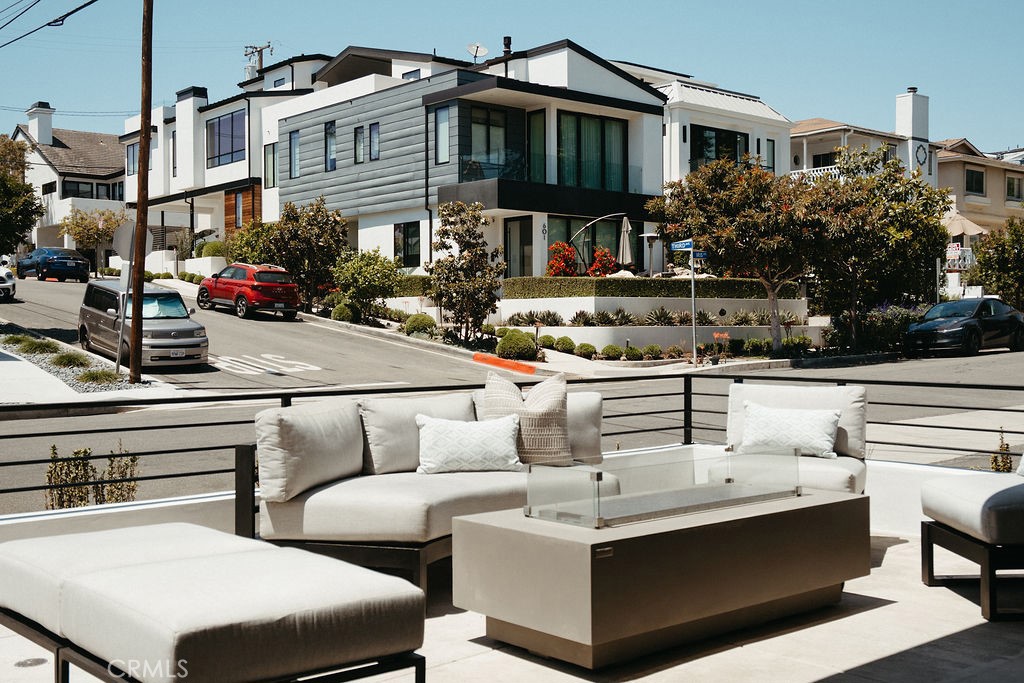 520 Iris Ave seen from the street corner in Corona del Mar